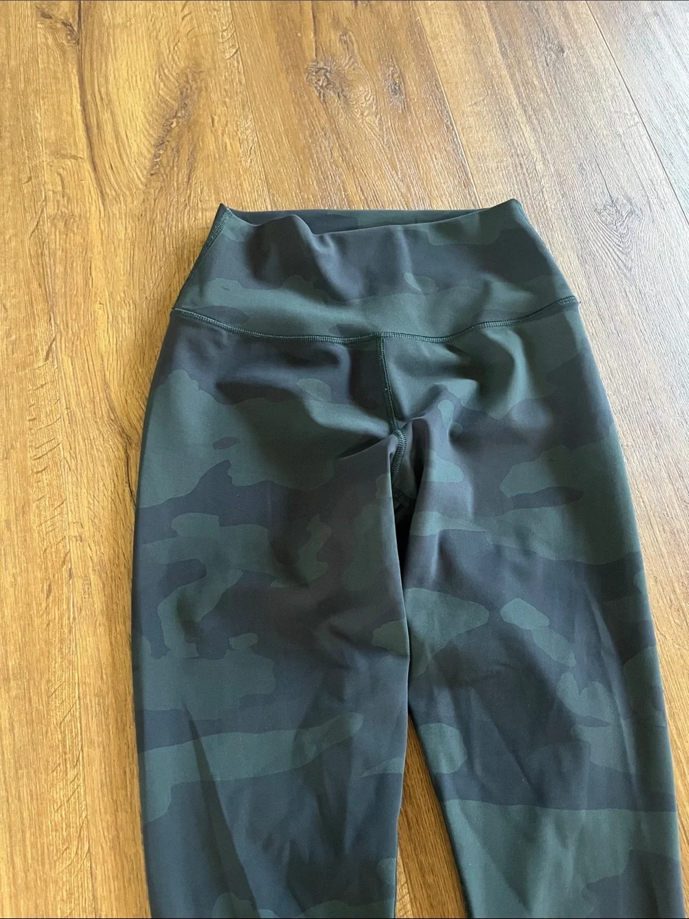 ALO Yoga Girls' Camo High-Waist Leggings - Dark Green/Black